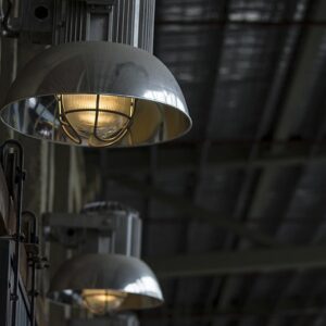 Lampe industrielle en métal brossé