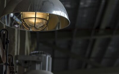 Lampe industrielle en métal brossé