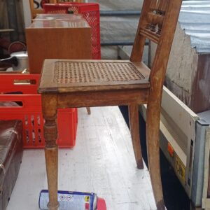 Chaise bois et paille cannellée